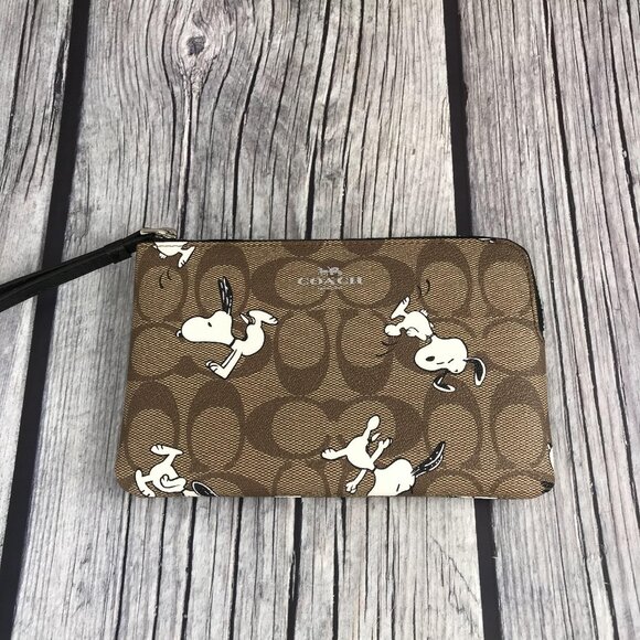 Coach X Peanuts Corner Zip Wristlet Wallet With Snoopy & Woodstock - Picture 1 of 8